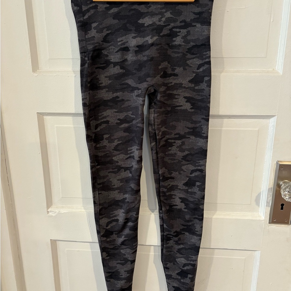 Spanx camouflage leggings medium petite